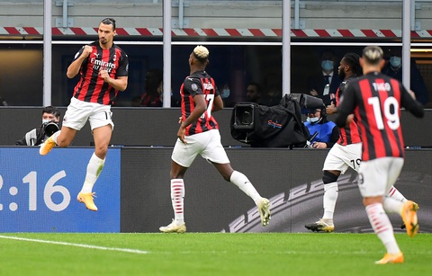 Trở lại sau khi mắc COVID-19, Ibrahimovic lập cú đúp giúp AC Milan thắng trận derby Milan - Ảnh 2. Trở lại sau khi mắc COVID-19, Ibrahimovic lập cú đúp giúp AC Milan thắng trận derby Milan - Ảnh 2.