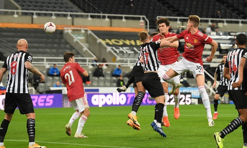 Bùng nổ cuối trận, Man Utd thắng đậm Newcastle tại St James Park - Ảnh 2. Bùng nổ cuối trận, Man Utd thắng đậm Newcastle tại St James Park - Ảnh 2.
