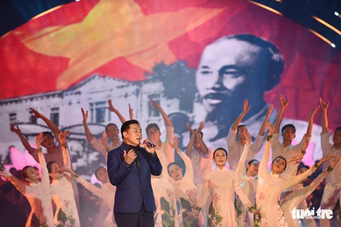 Thanh Ngân, Tạ Minh Tâm, Đàm Vĩnh Hưng hát mừng thành công Đại hội Đảng - Ảnh 8. Thanh Ngân, Tạ Minh Tâm, Đàm Vĩnh Hưng hát mừng thành công Đại hội Đảng - Ảnh 8.