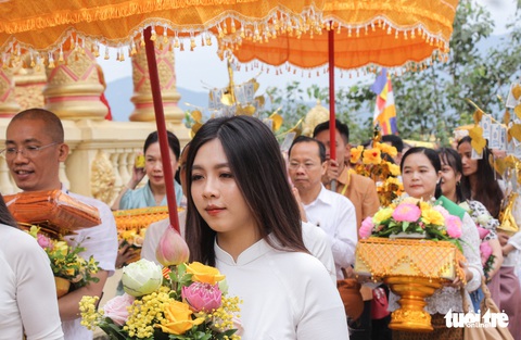 Độc đáo lễ cầu mưa và lễ dâng y Kathina tại làng Văn hóa - Du lịch các dân tộc Việt Nam - Ảnh 3. Độc đáo lễ cầu mưa và lễ dâng y Kathina tại làng Văn hóa - Du lịch các dân tộc Việt Nam - Ảnh 3.