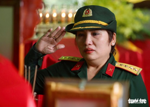 Hàng ngàn người vĩnh biệt, đưa linh cữu 13 chiến sĩ, cán bộ về quê nhà - Ảnh 17. Hàng ngàn người vĩnh biệt, đưa linh cữu 13 chiến sĩ, cán bộ về quê nhà - Ảnh 17.