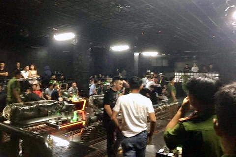 Có cả thiếu niên 16 tuổi dương tính ma túy trong quán pub trá hình - Ảnh 1. Có cả thiếu niên 16 tuổi dương tính ma túy trong quán pub trá hình - Ảnh 1.