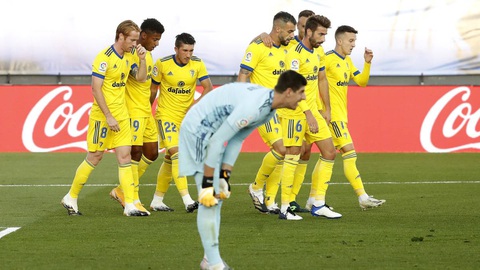 Địa chấn ở sân Alfredo Di Stefano: Real Madrid thua trận lịch sử trước Cadiz sau 110 năm - Ảnh 1. Địa chấn ở sân Alfredo Di Stefano: Real Madrid thua trận lịch sử trước Cadiz sau 110 năm - Ảnh 1.