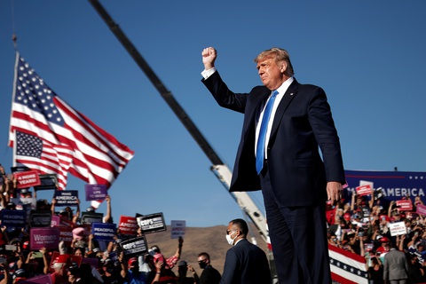 Ông Trump và ông Biden chạy nước rút vận động - Ảnh 1. Ông Trump và ông Biden chạy nước rút vận động - Ảnh 1.