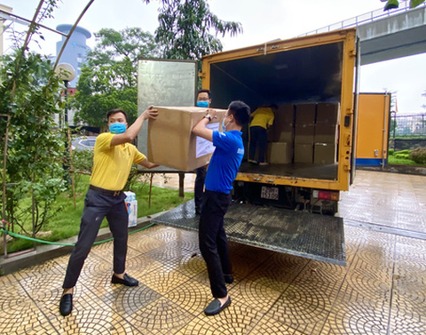 Bưu điện Việt Nam miễn phí chuyển phát hàng cứu trợ đến vùng lũ lụt - Ảnh 1. Bưu điện Việt Nam miễn phí chuyển phát hàng cứu trợ đến vùng lũ lụt - Ảnh 1.