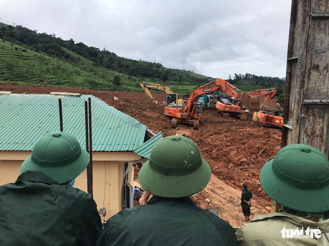 Trực tiếp từ hiện trường tìm kiếm 22 chiến sĩ: Đã tìm thấy tất cả thi thể - Ảnh 8. Trực tiếp từ hiện trường tìm kiếm 22 chiến sĩ: Đã tìm thấy tất cả thi thể - Ảnh 8.