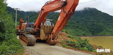 Tăng cường làm việc xuyên đêm nhằm thông đường từ Rào Trăng 4 lên Rào Trăng 3 - Ảnh 8.