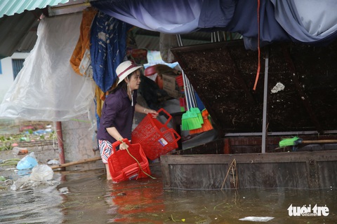 Quảng Trị nước rút, mọi thứ hư hỏng do ngập bùn đất - Ảnh 2. Quảng Trị nước rút, mọi thứ hư hỏng do ngập bùn đất - Ảnh 2.