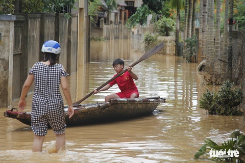 Quảng Trị nước rút, mọi thứ hư hỏng do ngập bùn đất - Ảnh 1. Quảng Trị nước rút, mọi thứ hư hỏng do ngập bùn đất - Ảnh 1.