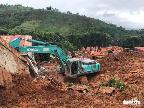 Trực tiếp từ hiện trường tìm kiếm 22 chiến sĩ: Đã tìm thấy tất cả thi thể - Ảnh 5. Trực tiếp từ hiện trường tìm kiếm 22 chiến sĩ: Đã tìm thấy tất cả thi thể - Ảnh 5.