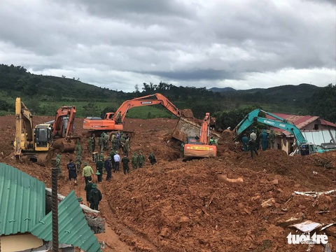 Vụ sạt lở núi vùi lấp 22 người: Đã tìm thấy toàn bộ thi thể cán bộ, chiến sĩ - Ảnh 1. Vụ sạt lở núi vùi lấp 22 người: Đã tìm thấy toàn bộ thi thể cán bộ, chiến sĩ - Ảnh 1.