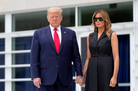 Ông Trump và vợ mắc COVID-19, chứng khoán Mỹ lao dốc - Ảnh 1. Ông Trump và vợ mắc COVID-19, chứng khoán Mỹ lao dốc - Ảnh 1.