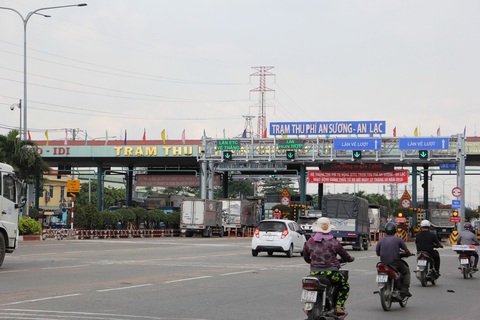 TP.HCM đề xuất bắt buộc ôtô dán thẻ thu phí tự động - Ảnh 2. TP.HCM đề xuất bắt buộc ôtô dán thẻ thu phí tự động - Ảnh 2.