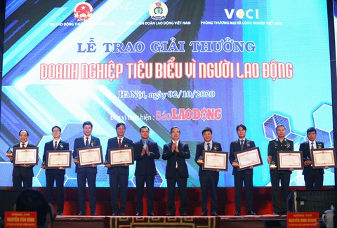 Vinh danh 50 doanh nghiệp chăm lo tốt người lao động - Ảnh 1. Vinh danh 50 doanh nghiệp chăm lo tốt người lao động - Ảnh 1.