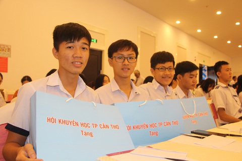 Dạy con học chữ lẫn cách làm người - Ảnh 3. Dạy con học chữ lẫn cách làm người - Ảnh 3.