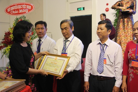 Dạy con học chữ lẫn cách làm người - Ảnh 1. Dạy con học chữ lẫn cách làm người - Ảnh 1.