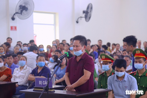 Bắt khách quỳ xin lỗi vì bóc phốt đồ ăn có sán, chủ quán nướng lãnh 1 năm tù - Ảnh 1. Bắt khách quỳ xin lỗi vì bóc phốt đồ ăn có sán, chủ quán nướng lãnh 1 năm tù - Ảnh 1.