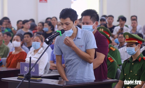 Bắt khách quỳ xin lỗi vì bóc phốt đồ ăn có sán, chủ quán nướng lãnh 1 năm tù - Ảnh 2. Bắt khách quỳ xin lỗi vì bóc phốt đồ ăn có sán, chủ quán nướng lãnh 1 năm tù - Ảnh 2.