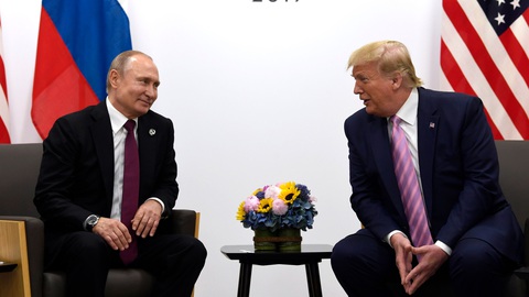 Người Nga khuyên ông Trump tiêm vắc xin Sputnik V và tới Matxcơva trị bệnh - Ảnh 1. Người Nga khuyên ông Trump tiêm vắc xin Sputnik V và tới Matxcơva trị bệnh - Ảnh 1.