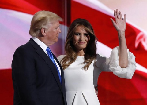 Ông Trump và vợ mắc COVID-19, chứng khoán Mỹ lao dốc - Ảnh 4. Ông Trump và vợ mắc COVID-19, chứng khoán Mỹ lao dốc - Ảnh 4.