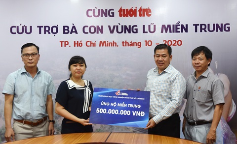 ĐH Công nghiệp TP.HCM trao 500 triệu đồng ủng hộ bà con vùng lũ - Ảnh 1. ĐH Công nghiệp TP.HCM trao 500 triệu đồng ủng hộ bà con vùng lũ - Ảnh 1.