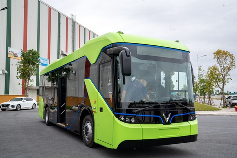 Vingroup chính thức chạy thử nghiệm xe buýt điện VinFast - Ảnh 7. Vingroup chính thức chạy thử nghiệm xe buýt điện VinFast - Ảnh 7.