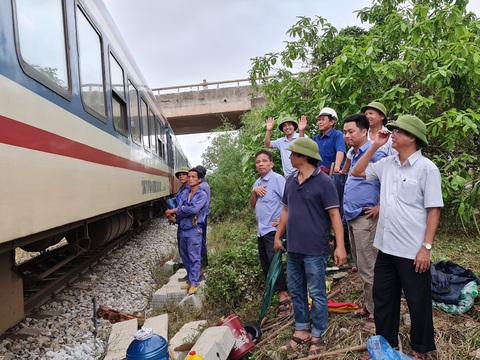 Đường sắt Bắc Nam qua Quảng Bình đã được nối thông - Ảnh 1. Đường sắt Bắc Nam qua Quảng Bình đã được nối thông - Ảnh 1.