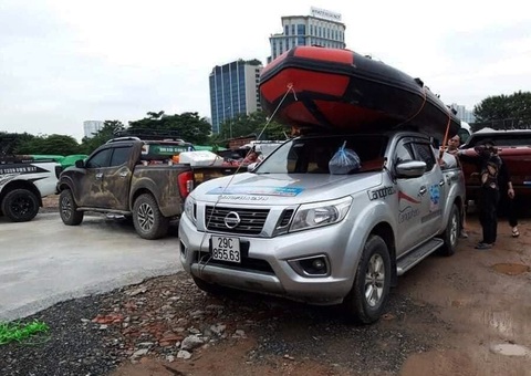 Đội cứu hộ tại Hạ Long tình nguyện vào miền Trung giúp bà con chống lũ - Ảnh 1. Đội cứu hộ tại Hạ Long tình nguyện vào miền Trung giúp bà con chống lũ - Ảnh 1.
