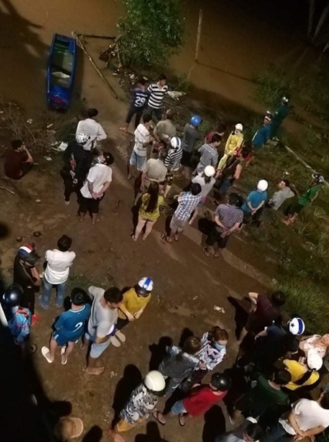 Đi hái bần lúc triều cường lớn, hai người phụ nữ bị lật ghe mất tích - Ảnh 1. Đi hái bần lúc triều cường lớn, hai người phụ nữ bị lật ghe mất tích - Ảnh 1.