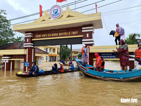 Khổ như đi bệnh viện trong cơn đại hồng thủy - Ảnh 10. Khổ như đi bệnh viện trong cơn đại hồng thủy - Ảnh 10.