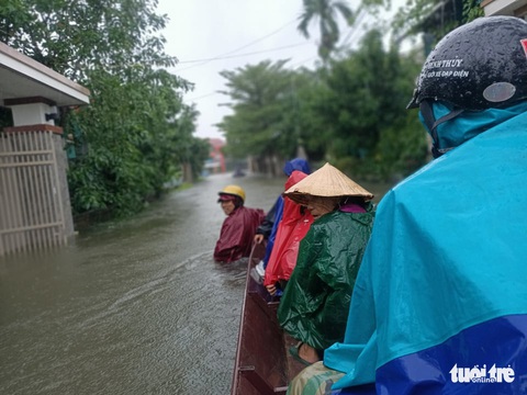 Dân làng tôi tất tả chạy cơn lũ lịch sử - Ảnh 11. Dân làng tôi tất tả chạy cơn lũ lịch sử - Ảnh 11.