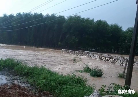 Hồ thủy lợi Bảo Đài an toàn, quốc lộ 12 nứt toác phải ngừng lưu thông - Ảnh 1. Hồ thủy lợi Bảo Đài an toàn, quốc lộ 12 nứt toác phải ngừng lưu thông - Ảnh 1.