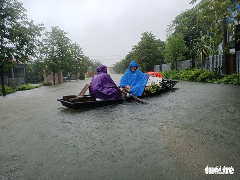 Dân làng tôi tất tả chạy cơn lũ lịch sử - Ảnh 10. Dân làng tôi tất tả chạy cơn lũ lịch sử - Ảnh 10.