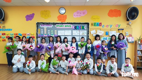 Thầy trò dùng tiền quà 20-10 gửi báo Tuổi Trẻ nhờ ủng hộ miền Trung - Ảnh 2. Thầy trò dùng tiền quà 20-10 gửi báo Tuổi Trẻ nhờ ủng hộ miền Trung - Ảnh 2.