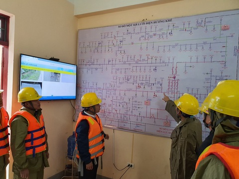 Điện lực Hà Tĩnh tăng cường ứng phó thiên tai - Ảnh 1. Điện lực Hà Tĩnh tăng cường ứng phó thiên tai - Ảnh 1.