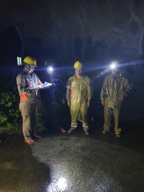 Điện lực Hà Tĩnh tăng cường ứng phó thiên tai - Ảnh 6. Điện lực Hà Tĩnh tăng cường ứng phó thiên tai - Ảnh 6.