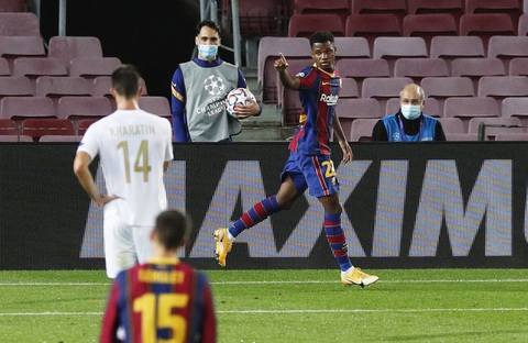 Chơi thiếu người, Barca vẫn thắng đậm ngày ra quân Champions League nhờ Messi - Ảnh 3. Chơi thiếu người, Barca vẫn thắng đậm ngày ra quân Champions League nhờ Messi - Ảnh 3.