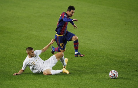 Chơi thiếu người, Barca vẫn thắng đậm ngày ra quân Champions League nhờ Messi - Ảnh 1. Chơi thiếu người, Barca vẫn thắng đậm ngày ra quân Champions League nhờ Messi - Ảnh 1.