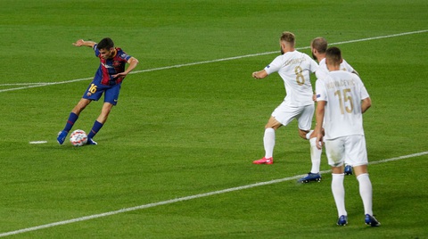 Chơi thiếu người, Barca vẫn thắng đậm ngày ra quân Champions League nhờ Messi - Ảnh 5. Chơi thiếu người, Barca vẫn thắng đậm ngày ra quân Champions League nhờ Messi - Ảnh 5.