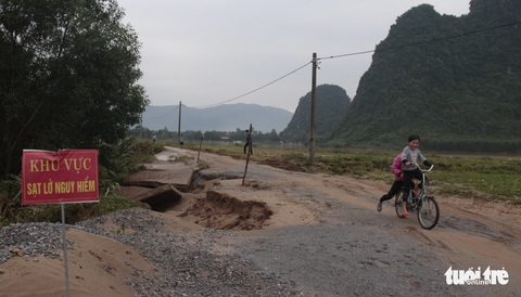 Xuất hiện nhiều điểm sạt lở chưa từng có ở Tuyên Hóa, Quảng Bình - Ảnh 8. Xuất hiện nhiều điểm sạt lở chưa từng có ở Tuyên Hóa, Quảng Bình - Ảnh 8.