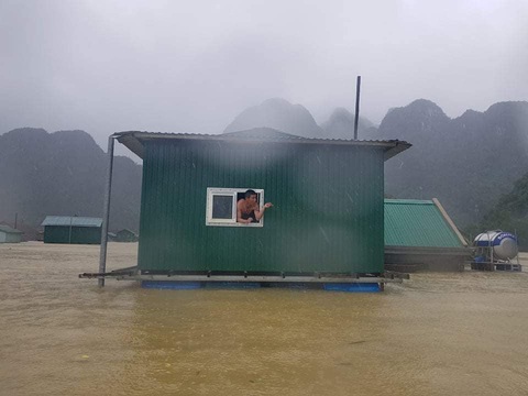 Lũ qua đi, những ngôi nhà chống lũ vẫn ở lại - Ảnh 1. Lũ qua đi, những ngôi nhà chống lũ vẫn ở lại - Ảnh 1.