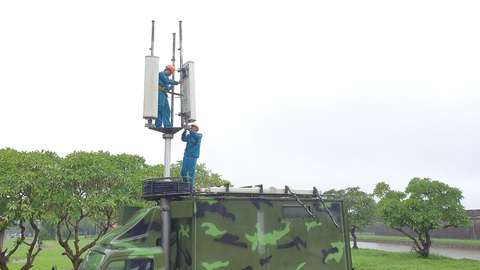 Cán bộ nhân viên Viettel đóng góp 10 tỉ đồng hỗ trợ đồng bào miền Trung - Ảnh 5. Cán bộ nhân viên Viettel đóng góp 10 tỉ đồng hỗ trợ đồng bào miền Trung - Ảnh 5.
