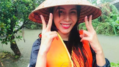 Thủy Tiên nói về số tiền 100 tỉ đồng: Nếu mất hết sự nghiệp, tôi cũng vui vẻ chấp nhận - Ảnh 1. Thủy Tiên nói về số tiền 100 tỉ đồng: Nếu mất hết sự nghiệp, tôi cũng vui vẻ chấp nhận - Ảnh 1.