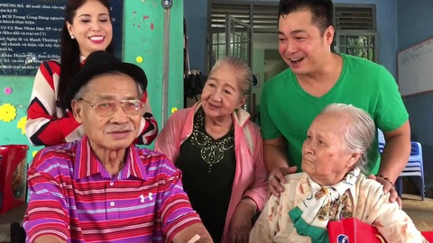 Con gái nghệ sĩ Lý Huỳnh cảm ơn Chính phủ đã giúp chị được về nước chăm sóc cha - Ảnh 3. Con gái nghệ sĩ Lý Huỳnh cảm ơn Chính phủ đã giúp chị được về nước chăm sóc cha - Ảnh 3.