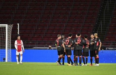 Hậu vệ Ajax phản lưới nhà giúp Liverpool có chiến thắng tối thiểu - Ảnh 1. Hậu vệ Ajax phản lưới nhà giúp Liverpool có chiến thắng tối thiểu - Ảnh 1.