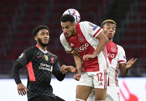 Hậu vệ Ajax phản lưới nhà giúp Liverpool có chiến thắng tối thiểu - Ảnh 2. Hậu vệ Ajax phản lưới nhà giúp Liverpool có chiến thắng tối thiểu - Ảnh 2.