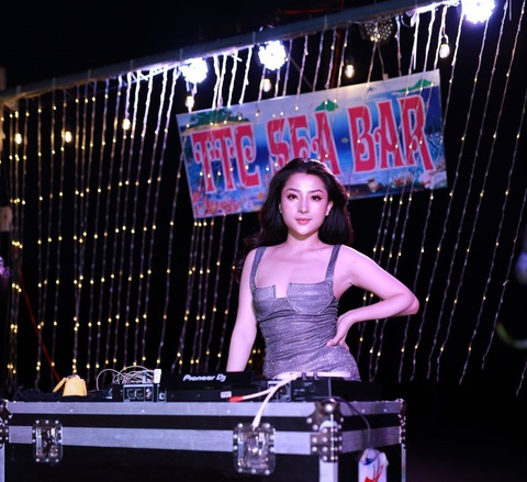 Tận hưởng không gian bar ấn tượng bên bờ biển đẹp miền Trung - Ảnh 3. Tận hưởng không gian bar ấn tượng bên bờ biển đẹp miền Trung - Ảnh 3.
