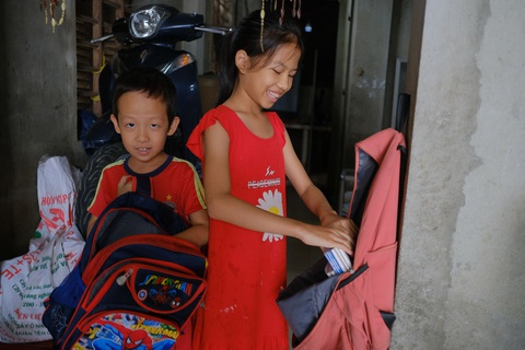 Vùng lũ Thừa Thiên Huế dọn trường, phơi sách chuẩn bị lên lớp - Ảnh 3. Vùng lũ Thừa Thiên Huế dọn trường, phơi sách chuẩn bị lên lớp - Ảnh 3.