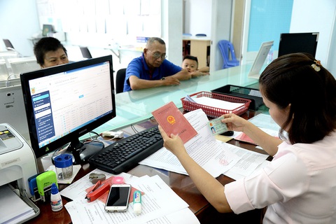 Bộ Công an khẳng định đủ điều kiện bỏ sổ hộ khẩu từ 1-7-2021 - Ảnh 1. Bộ Công an khẳng định đủ điều kiện bỏ sổ hộ khẩu từ 1-7-2021 - Ảnh 1.