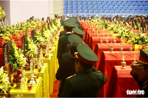 Lễ truy điệu 22 chiến sĩ Đoàn Kinh tế quốc phòng 337: Tiễn các anh về với quê nhà - Ảnh 17. Lễ truy điệu 22 chiến sĩ Đoàn Kinh tế quốc phòng 337: Tiễn các anh về với quê nhà - Ảnh 17.